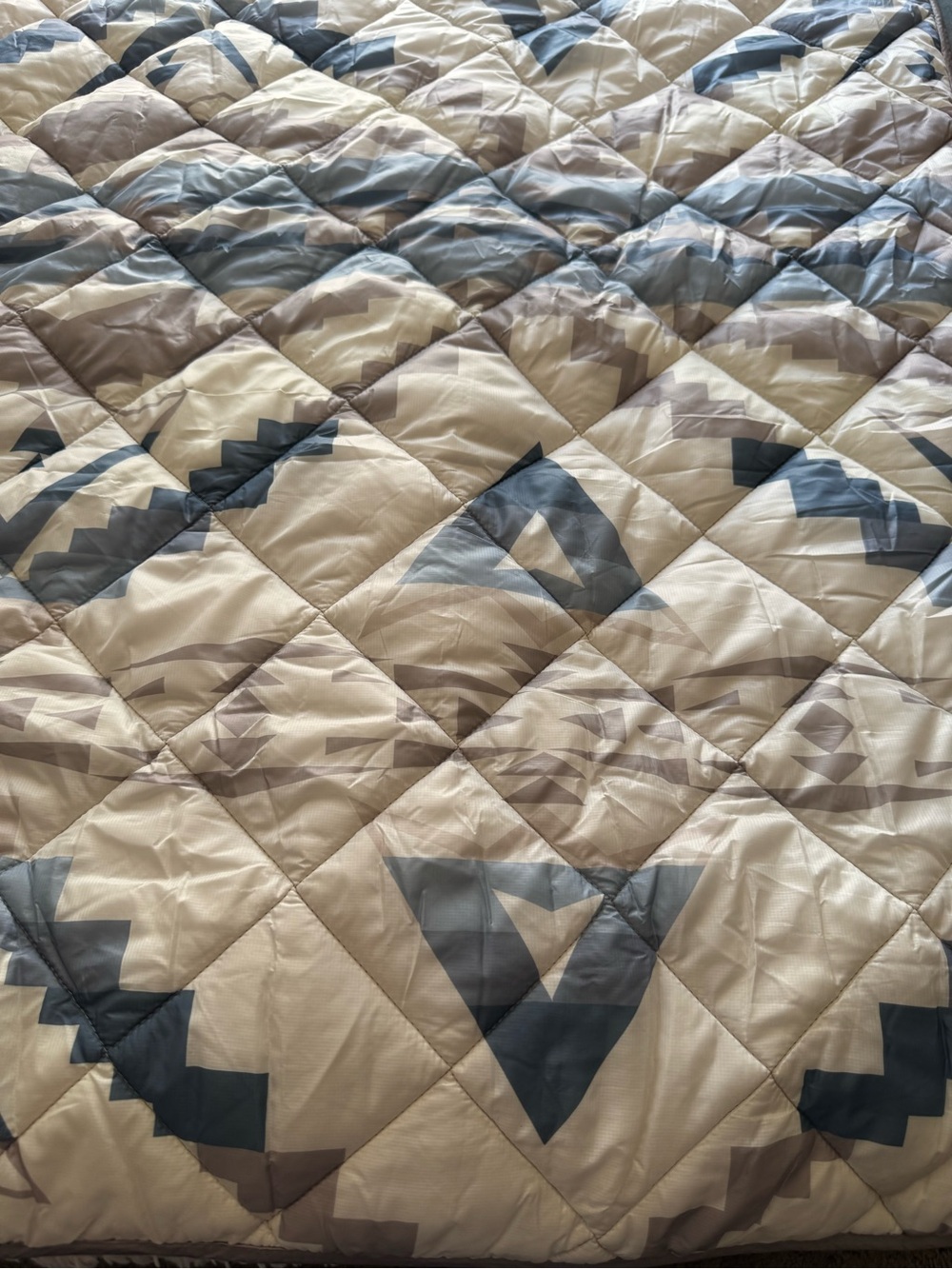 Pendleton Packable Throw Quilt White Sands Aztec Neutral Pattern 50 x 70 W/ Bag - Picture 6 of 8